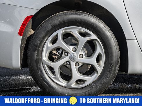 Used 2023 Chrysler Pacifica Limited image 19