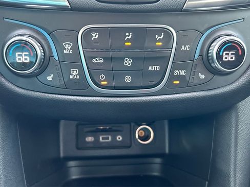 Used 2023 Chevrolet Equinox LT image 14