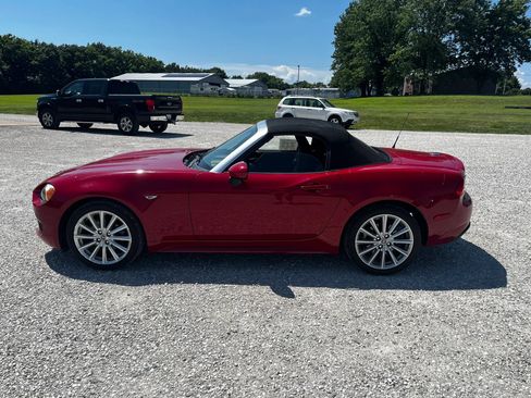 Used 2017 FIAT 124 Spider Lusso RWD image 7