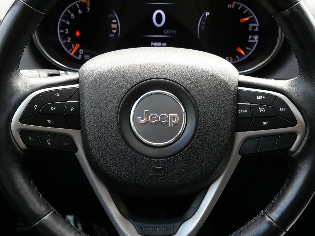 Used 2018 Jeep Grand Cherokee Altitude AWD/4WD image 18