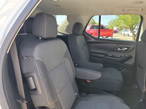 Used 2021 Chevrolet Traverse LT image 13