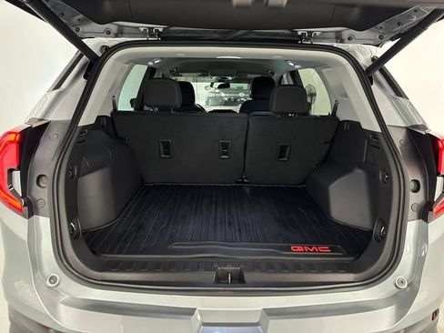 Used 2024 GMC Terrain SLE w/ Driver Convenience Package FWD image 8