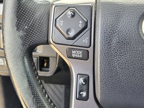 Used 2018 Toyota Tacoma TRD Off-Road AWD/4WD image 23