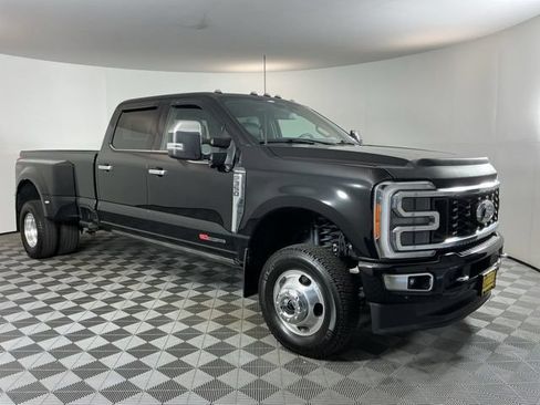 Used 2023 Ford F350 Platinum AWD/4WD image 3