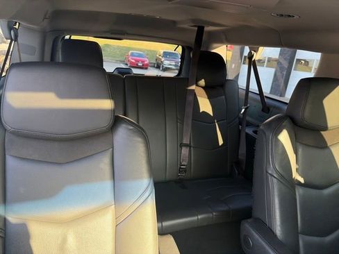 Used 2017 Cadillac Escalade ESV Premium Luxury image 43