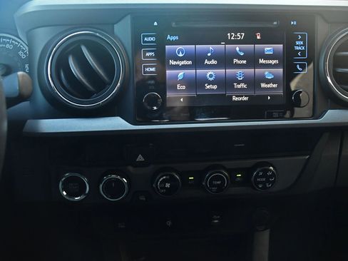 Used 2017 Toyota Tacoma TRD Off-Road AWD/4WD image 30