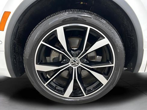 Used 2022 Volkswagen Tiguan SEL R-Line image 13