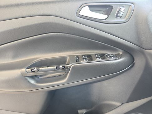 Used 2017 Ford Escape SE w/ Equipment Group 201A FWD image 17
