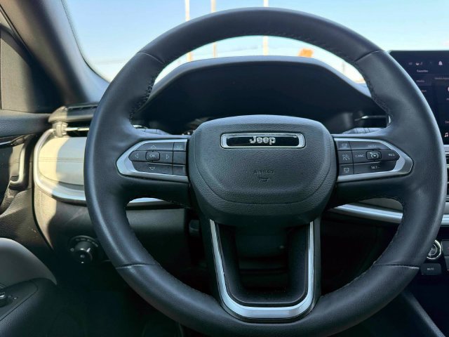Used 2025 Jeep Compass Limited AWD/4WD image 21