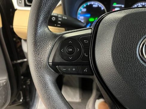 Used 2021 Toyota RAV4 LE AWD/4WD image 25