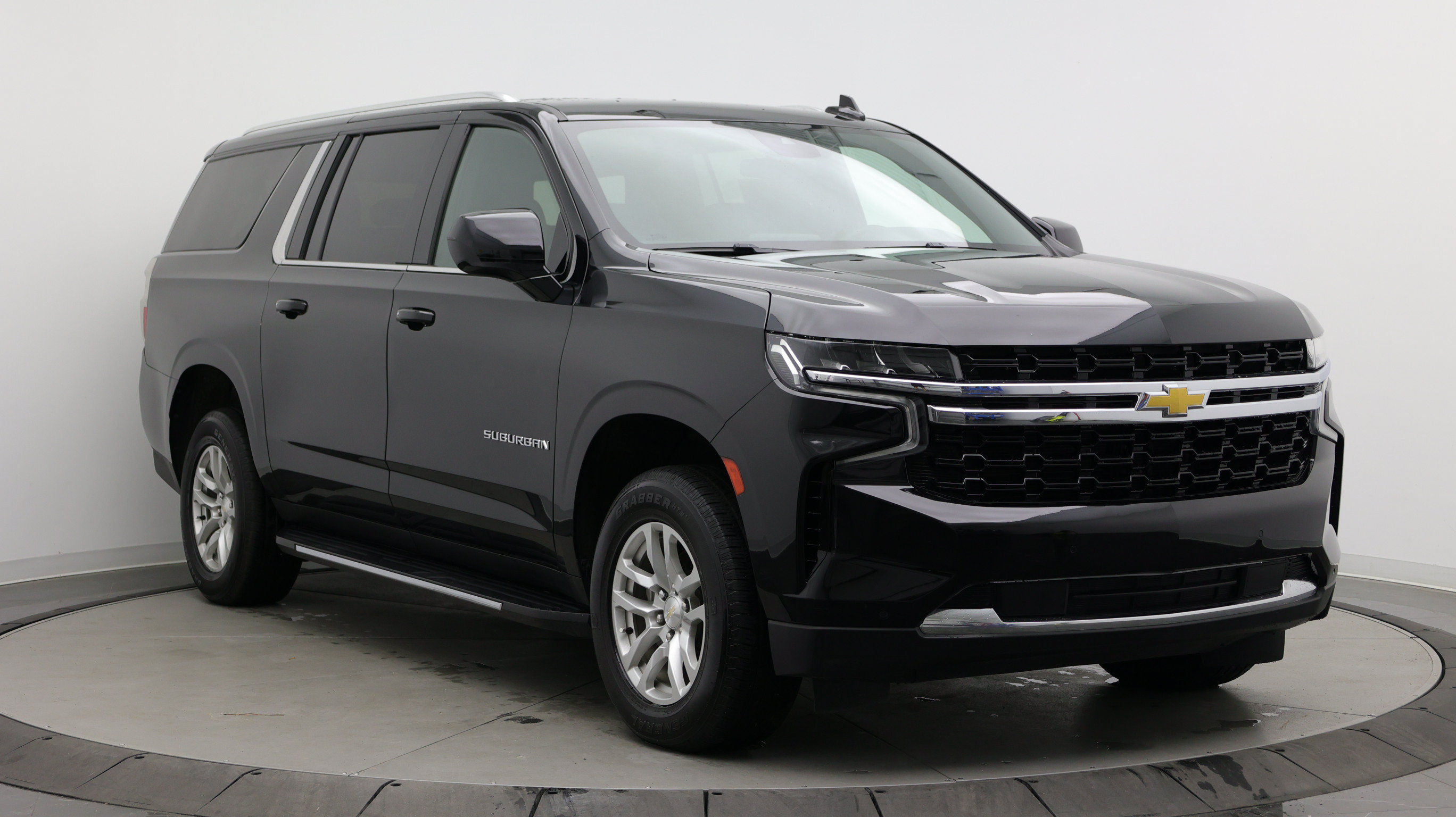 Used 2023 Chevrolet Suburban LS w/ Driver Alert Package RWD image 3