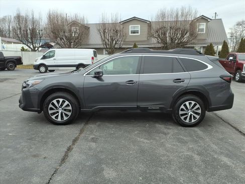 Used 2025 Subaru Outback Premium image 2