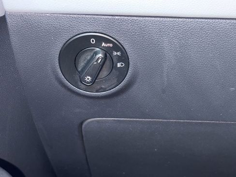 Used 2024 Volkswagen Taos SE image 24