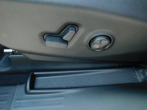 New 2026 Chrysler Pacifica Select FWD image 9