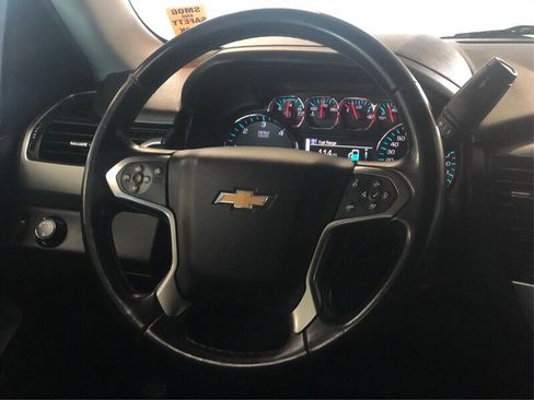 Used 2019 Chevrolet Suburban LT RWD image 15