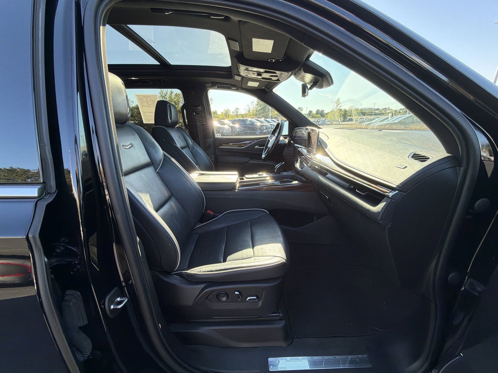 Used 2022 Cadillac Escalade ESV Premium Luxury AWD/4WD image 27