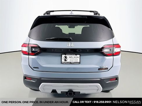 Used 2023 Honda Pilot TrailSport image 6