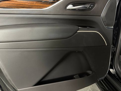 Used 2024 Cadillac Escalade ESV Luxury RWD image 30