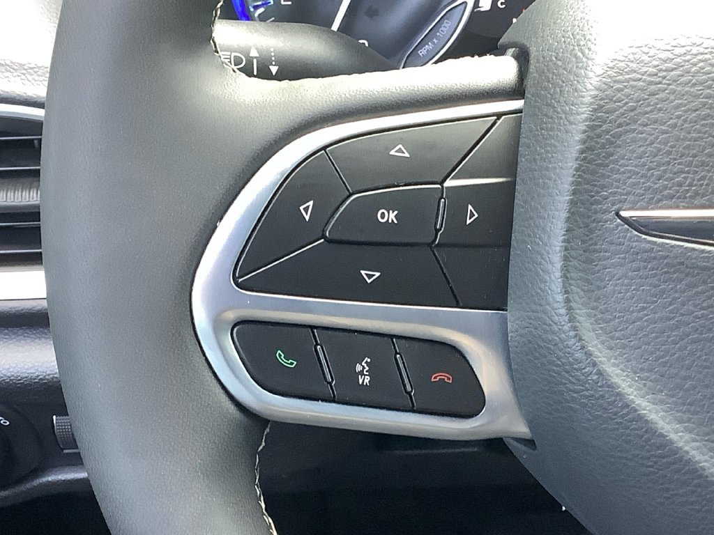 Used 2025 Chrysler Pacifica Select FWD image 17
