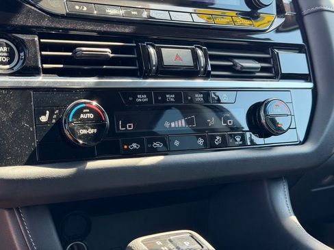 Used 2023 Nissan Pathfinder SL w/ Black Appearance Package FWD image 36