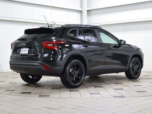 New 2026 Chevrolet Trax LT w/ Midnight Edition FWD image 8