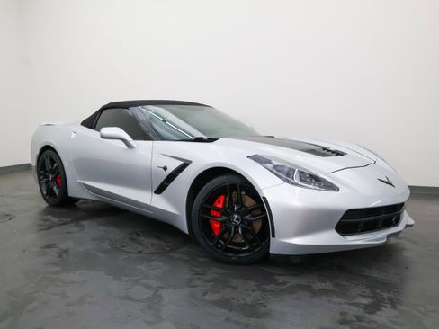 Used 2015 Chevrolet Corvette Stingray Convertible w/ 2LT Preferred Equipment Group RWD image 2