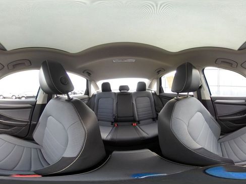 Used 2025 Volkswagen Jetta SE image 41