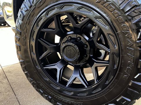 Used 2024 RAM 2500 Tradesman w/ Chrome Appearance Group image 9