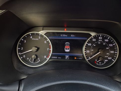 Used 2025 Nissan Sentra SV FWD image 27