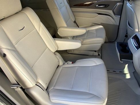 Certified 2024 Cadillac Escalade Sport Platinum image 14