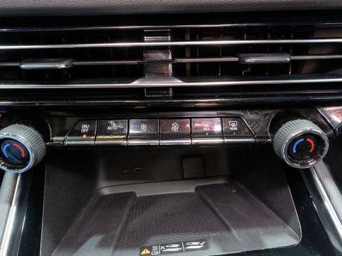 Used 2024 Chevrolet Traverse RS image 25