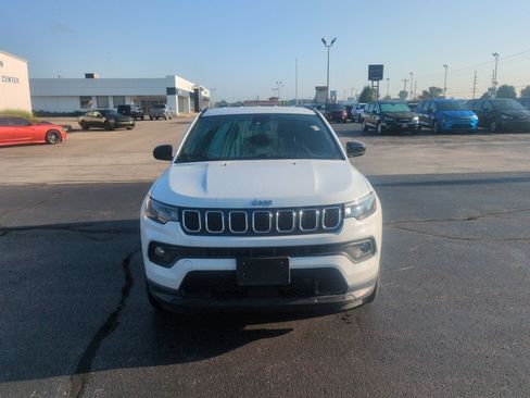 Used 2024 Jeep Compass Latitude AWD/4WD image 2