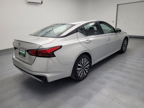 Used 2025 Nissan Altima 2.5 SV FWD image 10