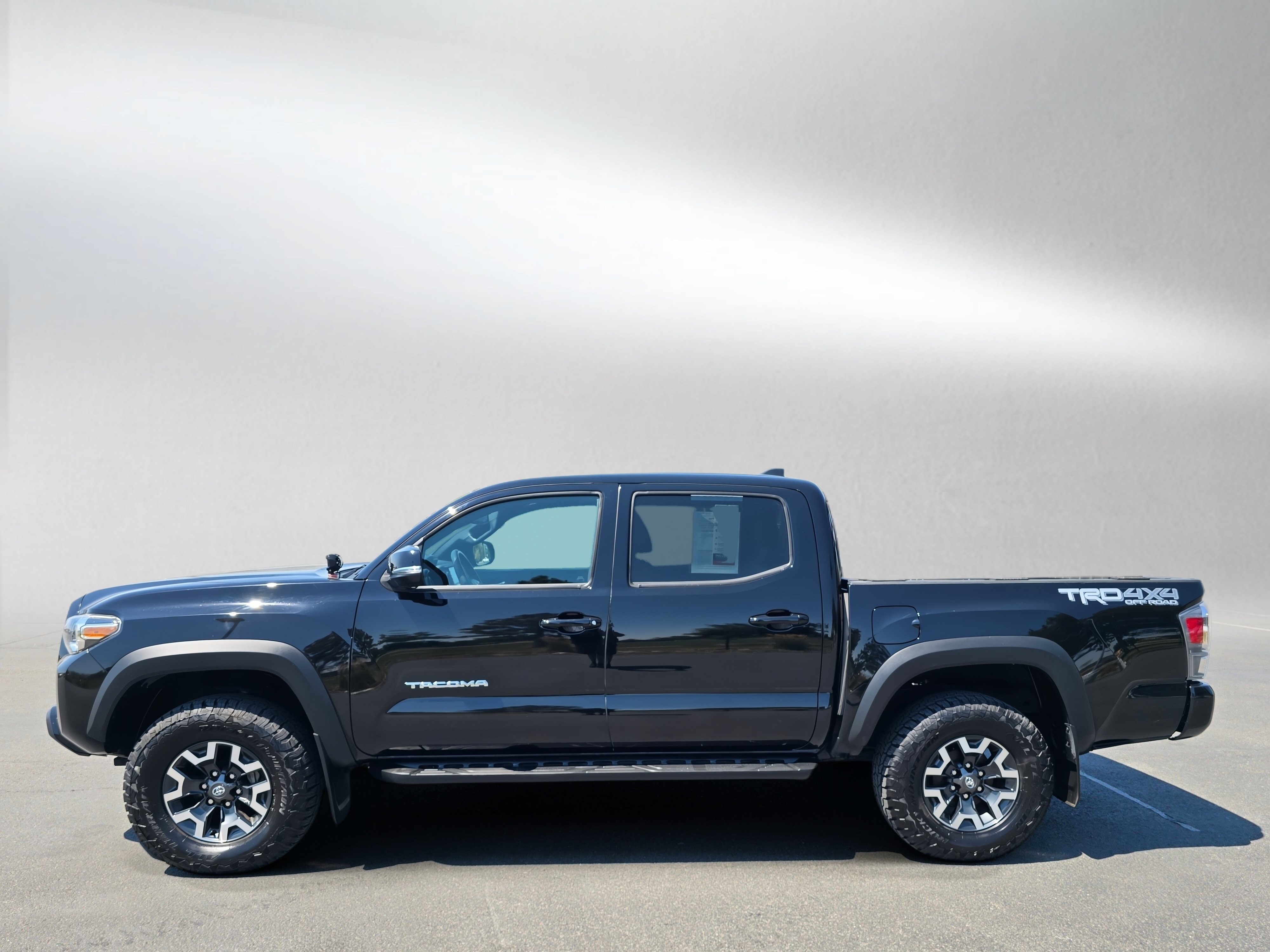 Used 2021 Toyota Tacoma TRD Off-Road AWD/4WD image 2