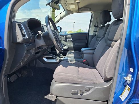 Used 2025 Nissan Frontier SV w/ SV Convenience Package image 11