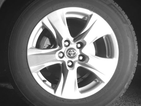 Used 2020 Toyota RAV4 LE w/ Carpet Mat Package image 9