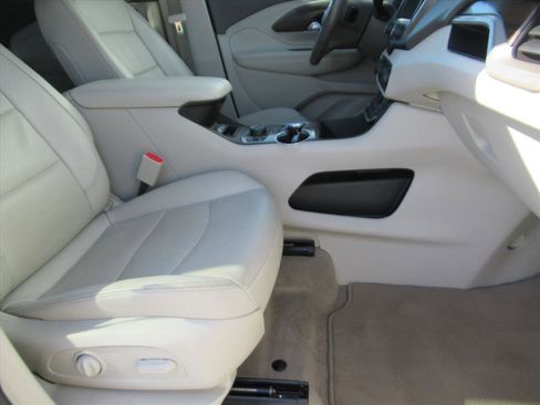 Used 2018 GMC Terrain Denali w/ Advanced Safety Package image 10