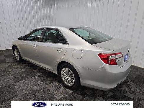 Used 2014 Toyota Camry LE FWD image 11