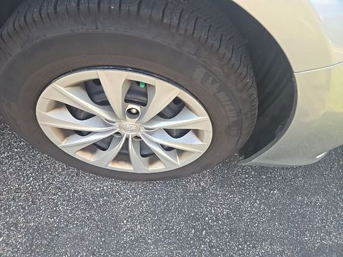 Used 2017 Toyota Camry LE FWD image 11