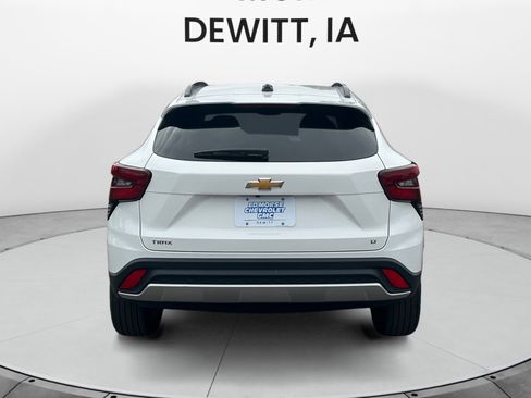 Used 2024 Chevrolet Trax LT FWD image 4