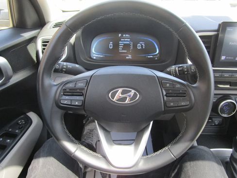 Used 2025 Hyundai Venue SEL FWD image 14