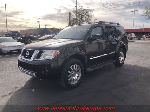 Used 2008 Nissan Pathfinder LE w/ Navigation Pkg image 4