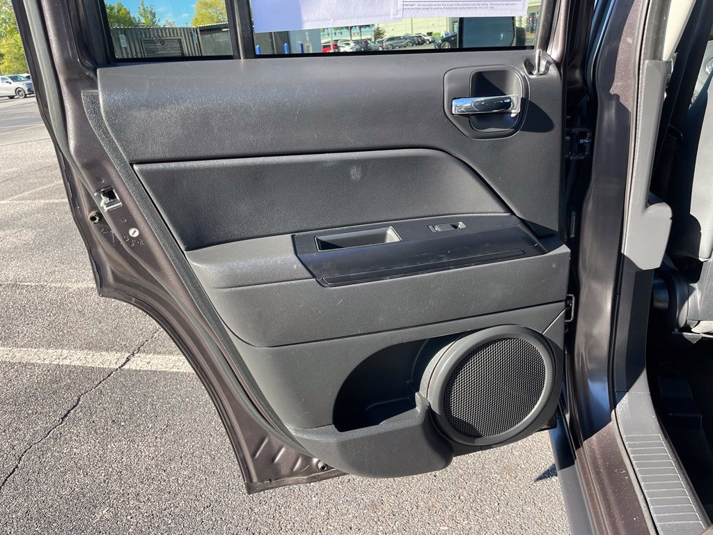 Used 2015 Jeep Patriot High Altitude FWD image 37