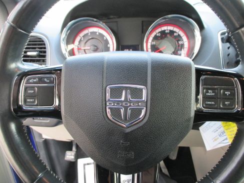 Used 2018 Dodge Grand Caravan SXT image 19