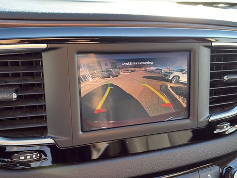 Used 2023 Chrysler Voyager LX image 19