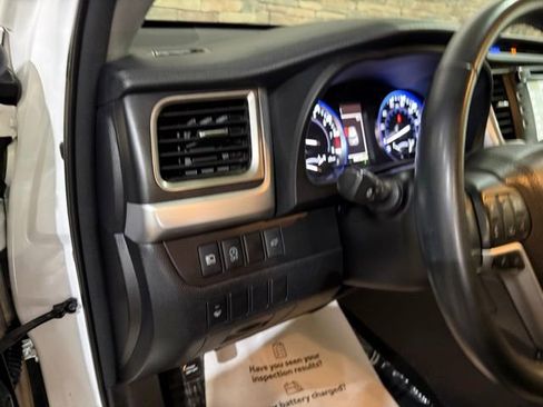 Used 2017 Toyota Highlander XLE AWD/4WD image 14