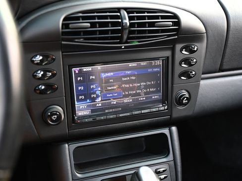 Used 2001 Porsche 911 Turbo image 33