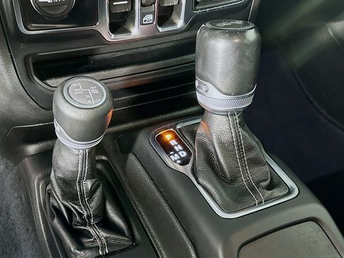 Used 2022 Jeep Wrangler Unlimited Sahara AWD/4WD image 24