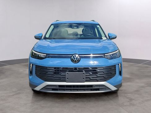 Used 2025 Volkswagen Tiguan SE w/ Panoramic Sunroof Package AWD/4WD image 2