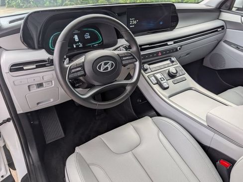 Used 2025 Hyundai Palisade SEL FWD image 14